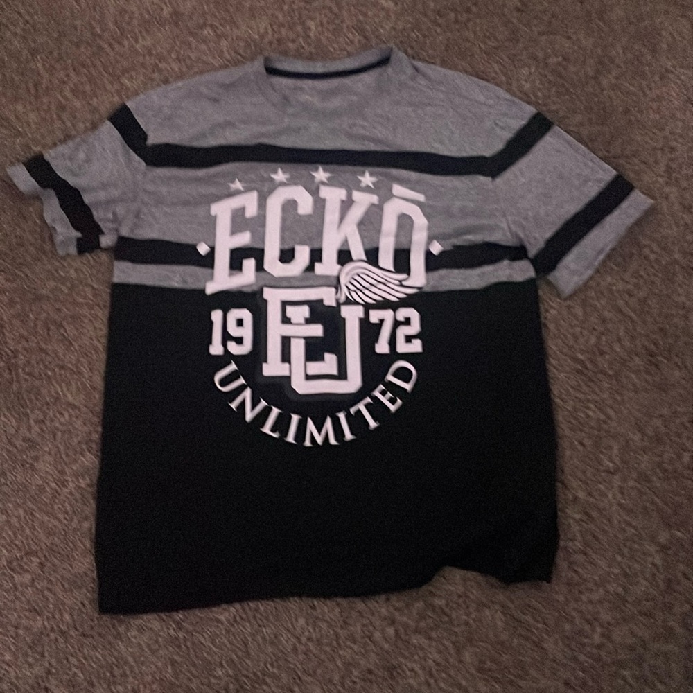 No tags fits like a 2xl maybe 3xl ecko charlie brown style shirt great quality